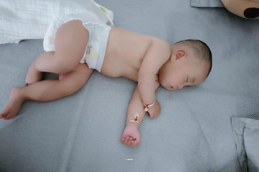 山南怀孕多久会显肚子